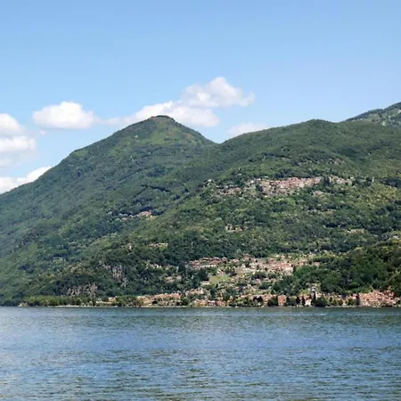 Near Maggiore Pool Nyaraló
