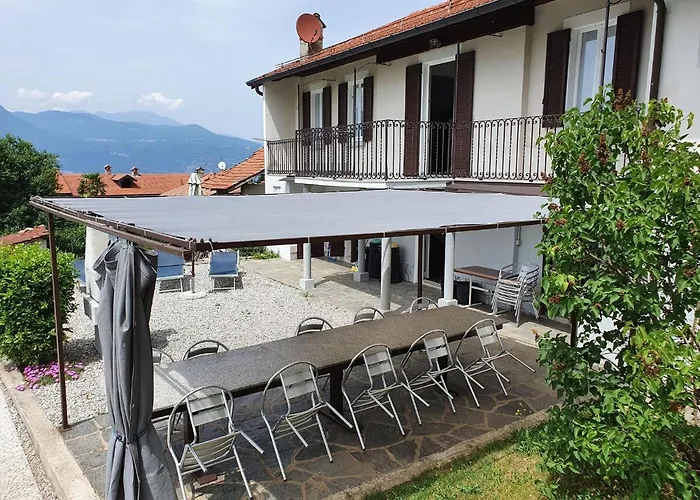 Near Maggiore Pool Semesterbostad Porto Valtravaglia